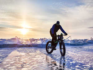 The Ice-Cycle: Engineering a Bike with Saw Blade Wheels for Cruising on Ice